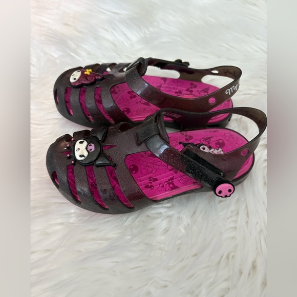 Toddlers' Hello Kitty and Friends My Melody and Kuromi Sandal - Crocs size c10 - Picture 6 of 8